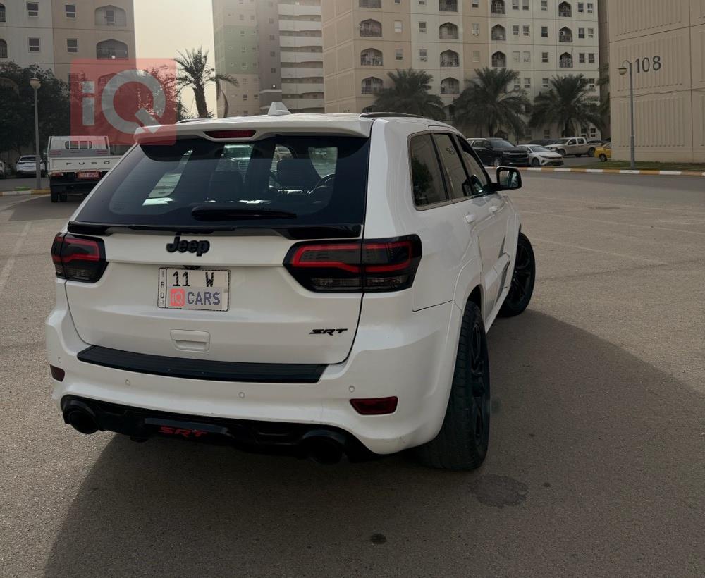 جیپ گراند شیرۆکی